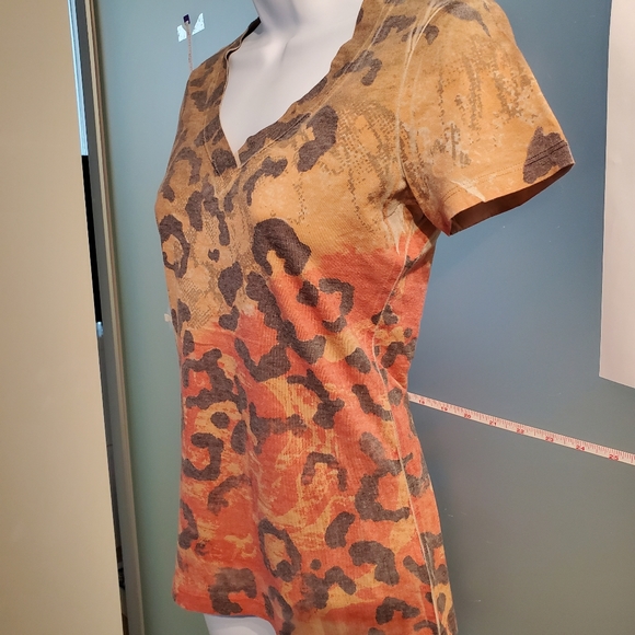 Like NEW! Small, Cute & Colorful Camouflage V-Neck Top, Light Stretch - Picture 2 of 8
